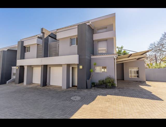 3 BEDROOM TOWNHOUSE FOR SALE IN BRYANSTON